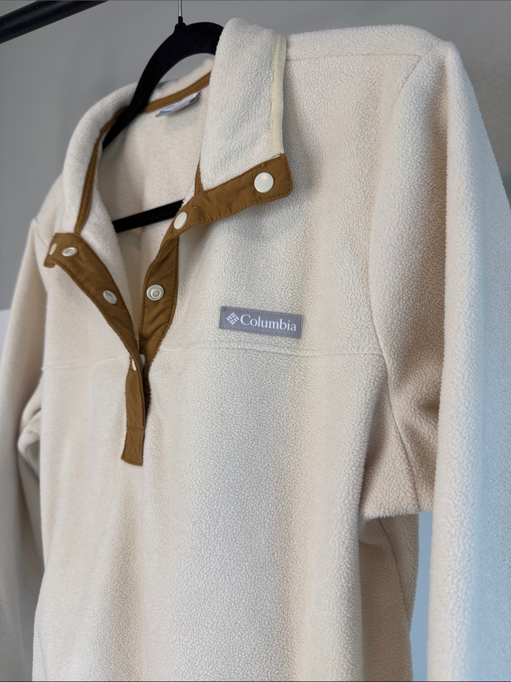 Columbia Cream Fleece Pullover with Brown Trim - Picture 4 of 5